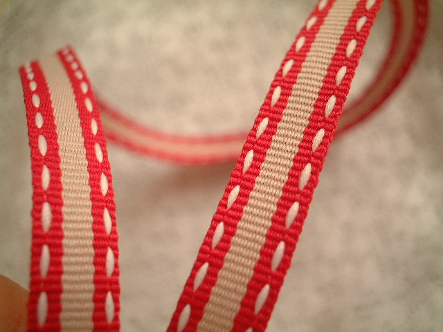 画像: 赤＆薄茶色に白ステッチテープ