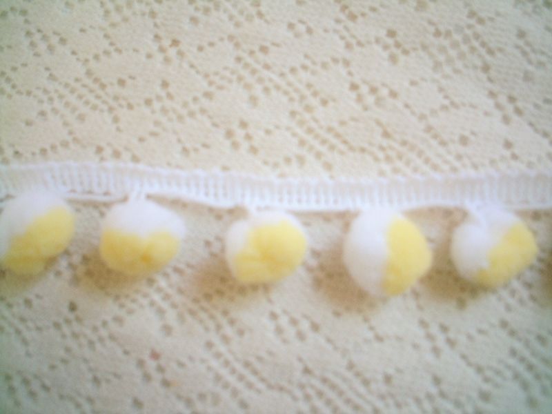画像1:  momo*白＆黄2色ポンポン