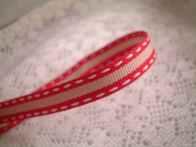 画像: 赤＆薄茶色に白ステッチテープ
