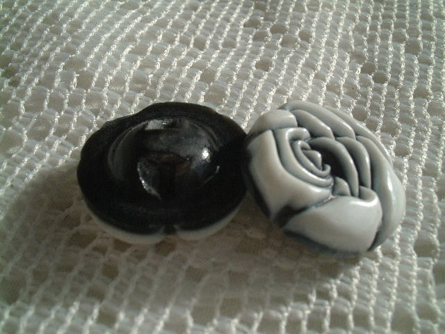 画像: K82*15mm*白黒*薔薇のボタン 